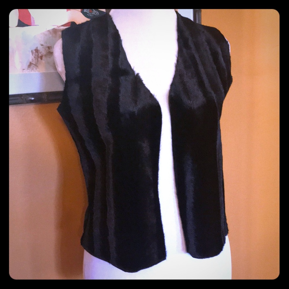 Sleeveless faux fur vest! Beautiful!